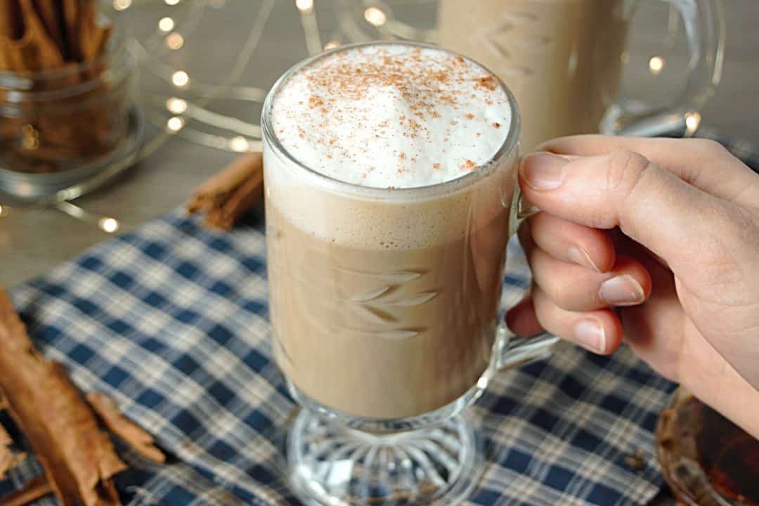 cinnamon-latte-hand