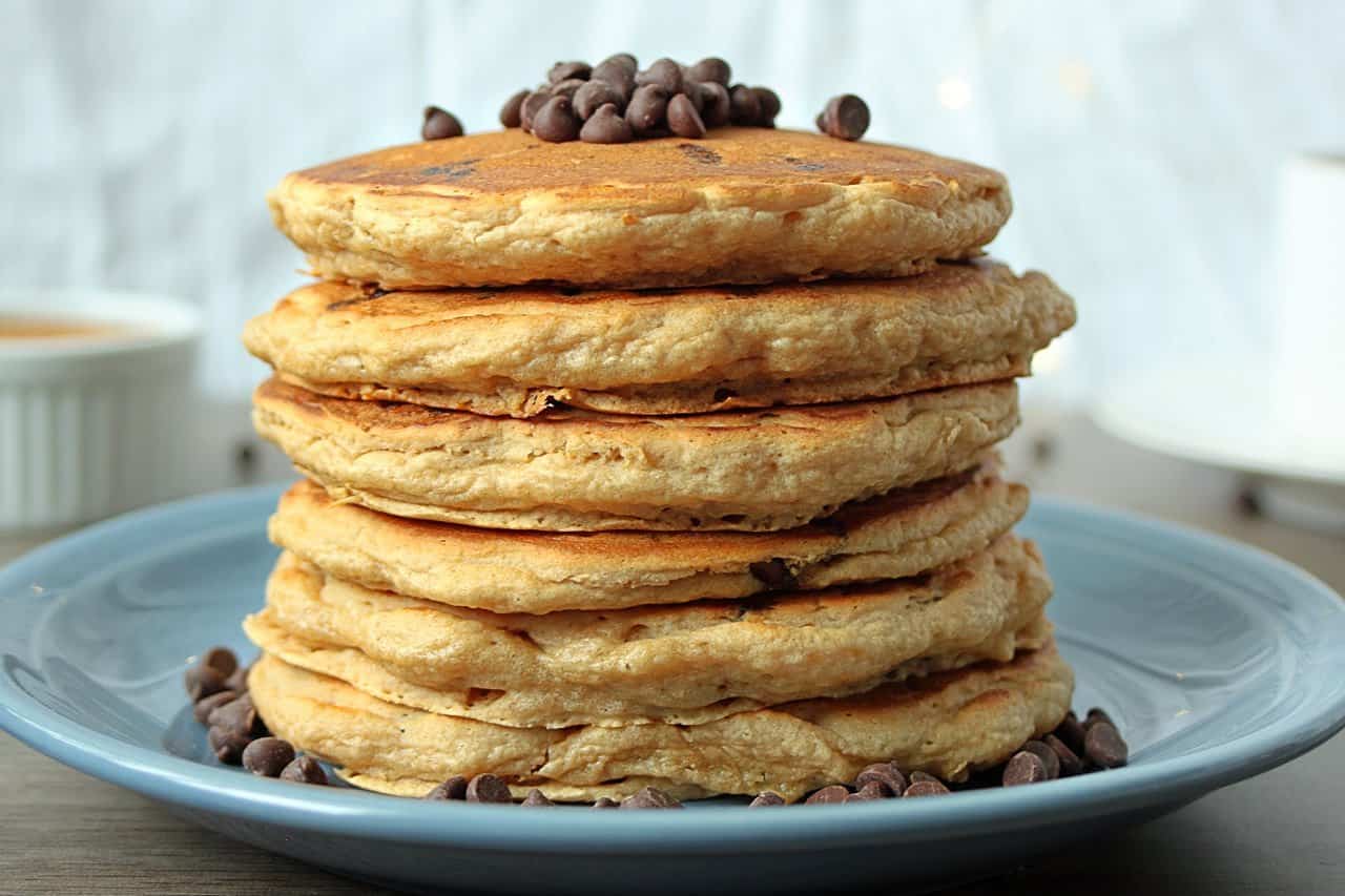 vegan-chocolate-chip-pancakes