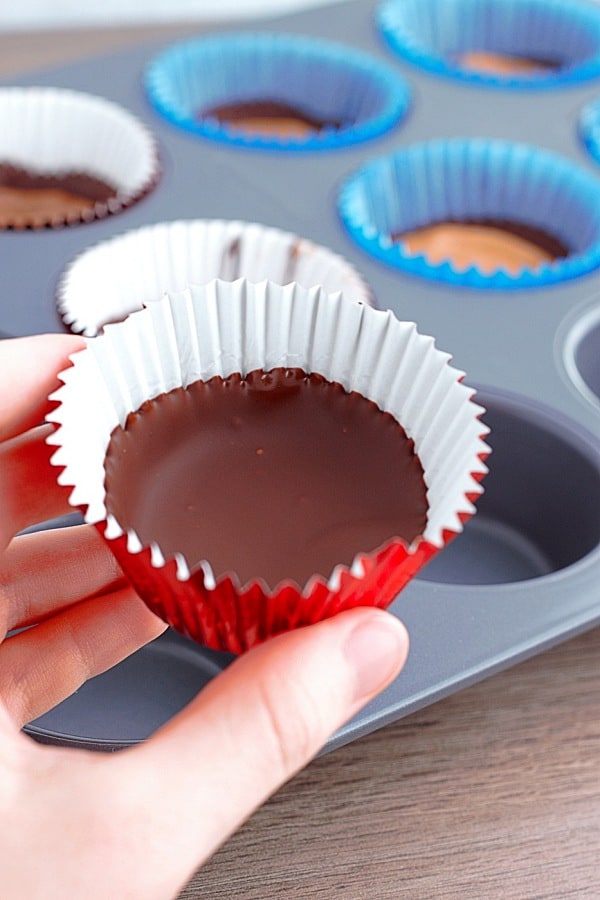 chocolate-almond-butter-cups-layer