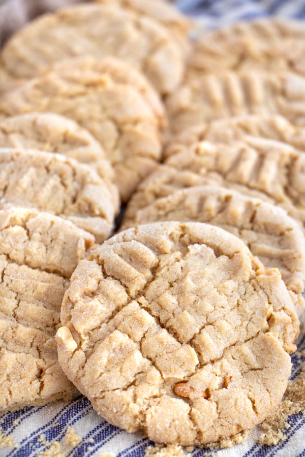 Easy Vegan Peanut Butter Cookies - plant.well