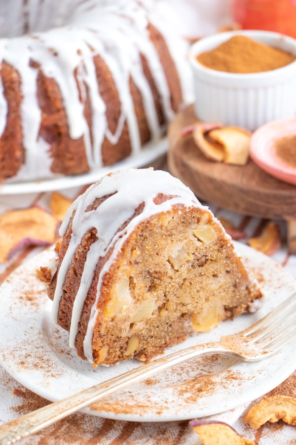 Vegan Apple Cinnamon Cake